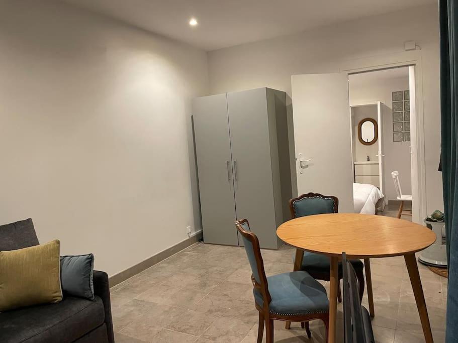 Appartement Et Tranquille Plein Centre De Paris! Parijs